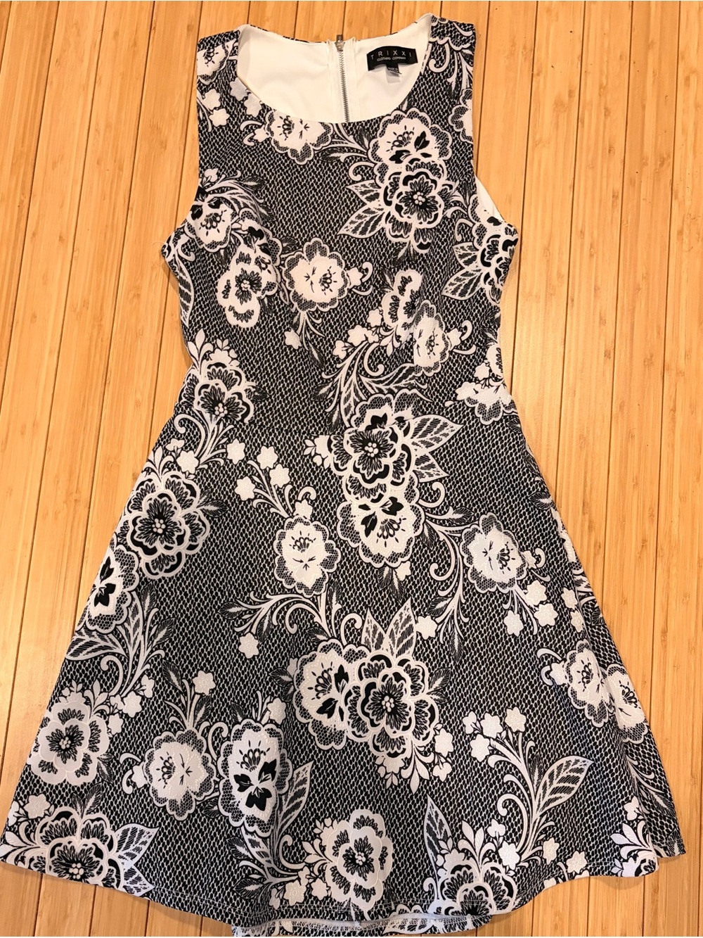 Trixxi Size 9 Juniors Black & White Floral Fit-and-Flare Dress with open back